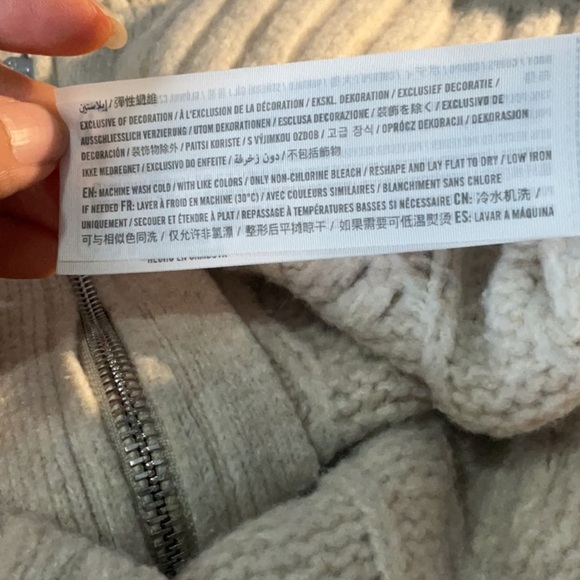 Hollister - Picture 14 of 15